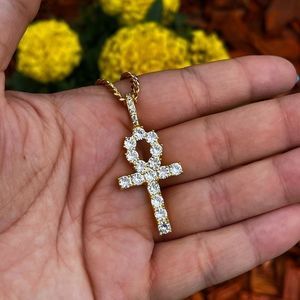 Gold
Finish Egyptian Ankh Pendant